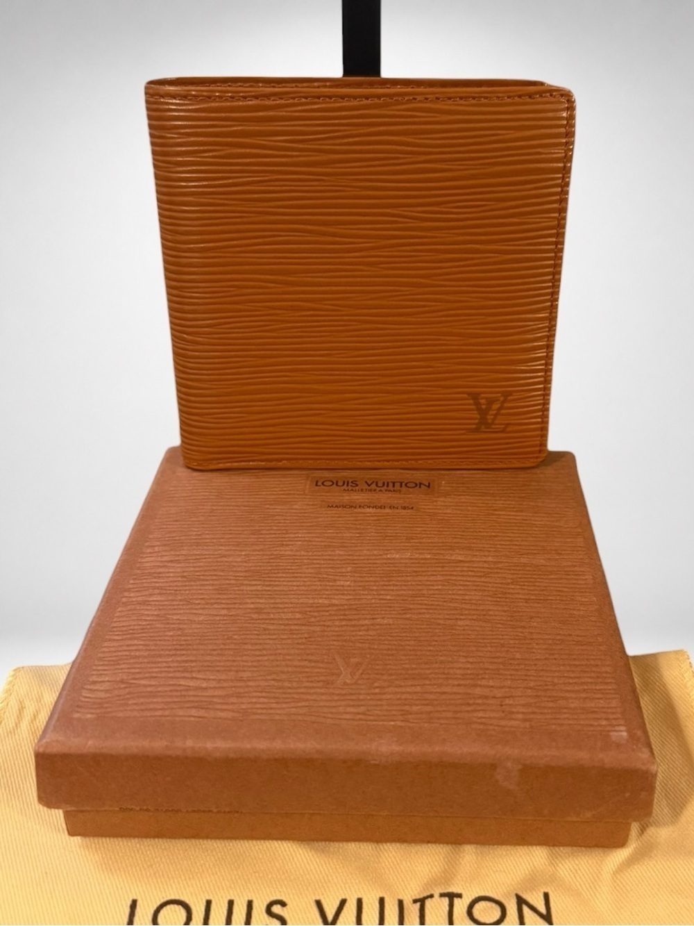 Louis Vuitton Authentic LV Epi Bifold Wallet Brown Leather Made in France